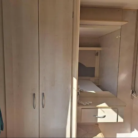 Comfortable Campsite-chalet G14 Tuscany Near Sea Dağ evi Viareggio