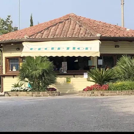 Comfortable Campsite-chalet G14 Tuscany Near Sea Dağ evi Viareggio
